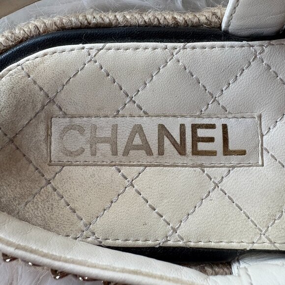 Chanel Cream Leather Sandals with Chain detail Size 39 - Picture 10 of 16